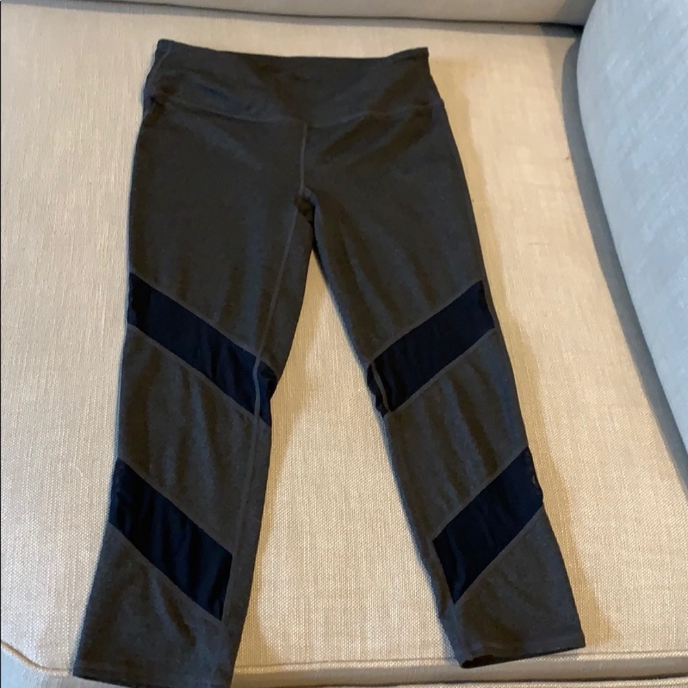 😃 Fabletics mesh capris - Picture 2 of 3
